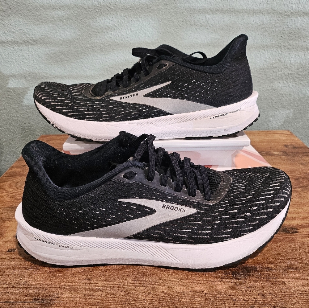 Brooks Black and Silver Hyperion 8.5 Men's